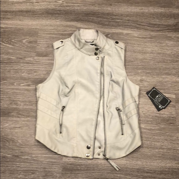 blanc noir Jackets & Blazers - NWT Blanc Noir Faux Leather Cropped Vest